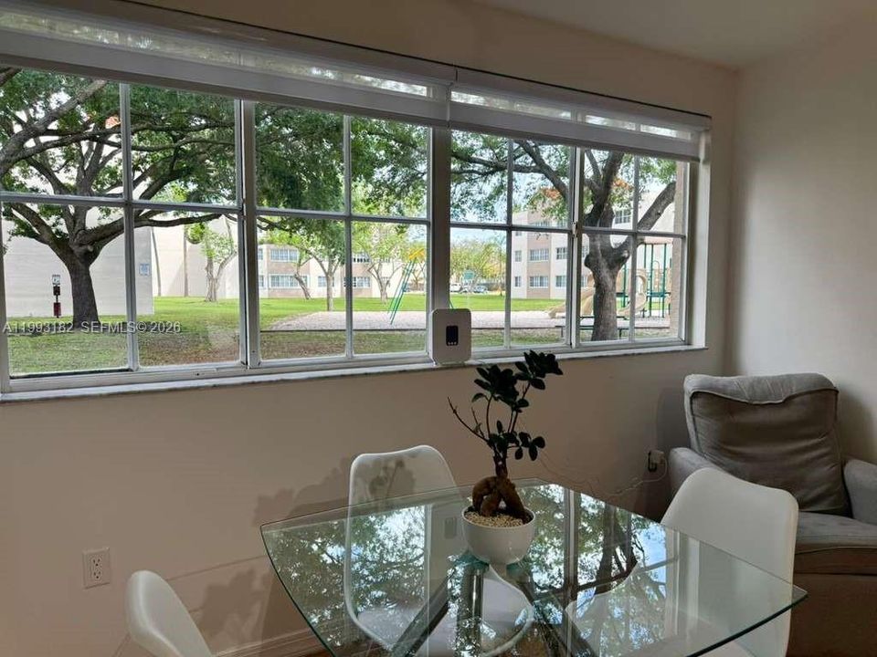Activo con contrato: $285,000 (3 camas, 2 baños, 1255 Pies cuadrados)