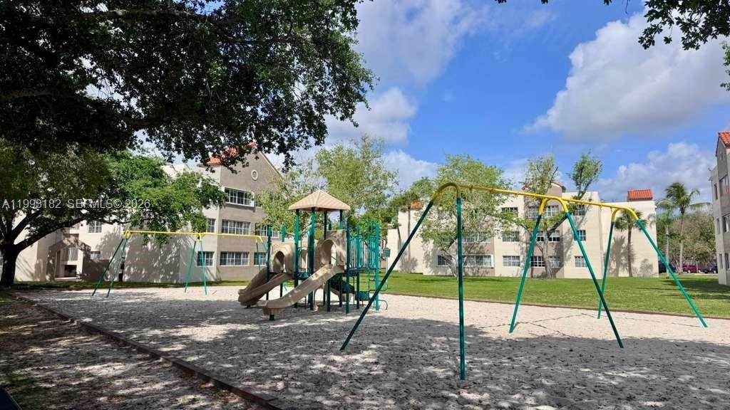 Activo con contrato: $285,000 (3 camas, 2 baños, 1255 Pies cuadrados)