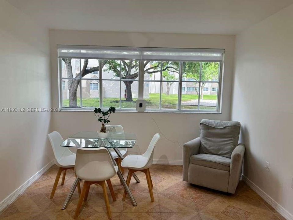 Activo con contrato: $285,000 (3 camas, 2 baños, 1255 Pies cuadrados)