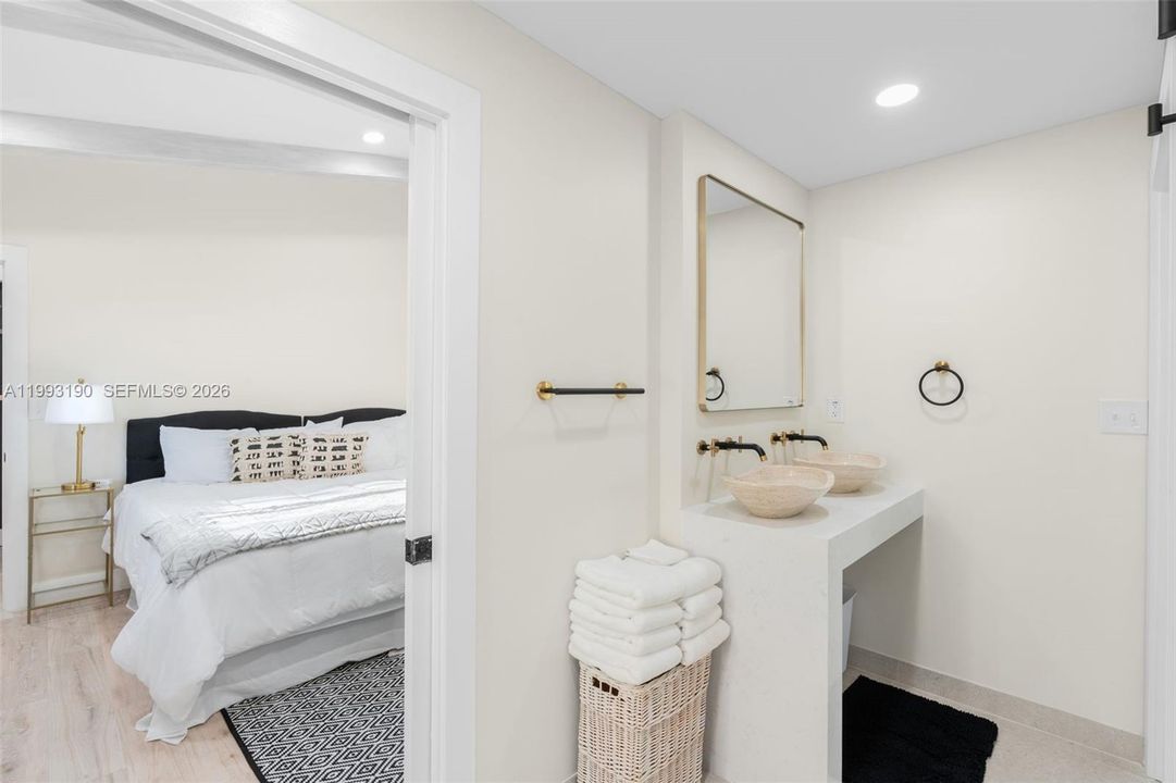 Active With Contract: $1,950,000 (5 beds, 4 baths, 2836 Square Feet)