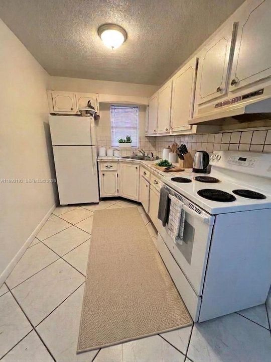 For Sale: $150,000 (1 beds, 1 baths, 720 Square Feet)