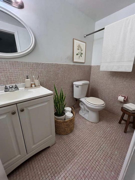 For Sale: $150,000 (1 beds, 1 baths, 720 Square Feet)