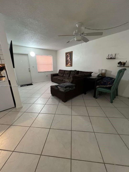 For Sale: $150,000 (1 beds, 1 baths, 720 Square Feet)