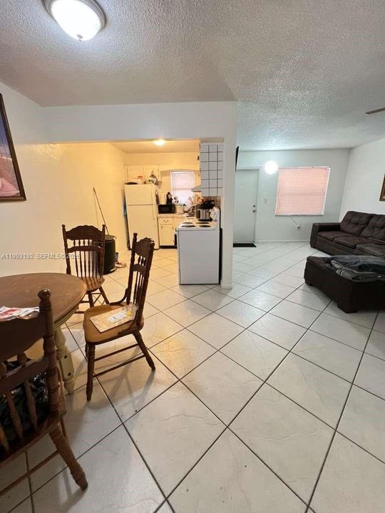 For Sale: $150,000 (1 beds, 1 baths, 720 Square Feet)