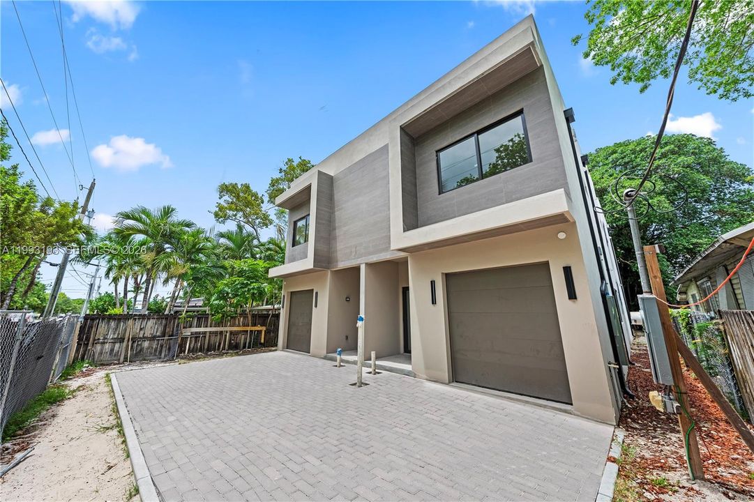 For Sale: $1,519,000 (3 beds, 3 baths, 2458 Square Feet)