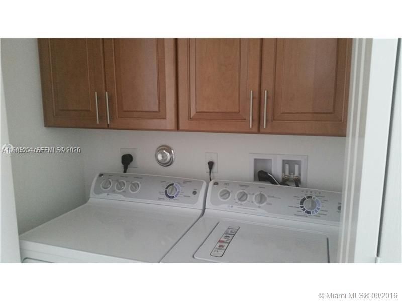 Activo con contrato: $3,450 (3 camas, 2 baños, 1894 Pies cuadrados)