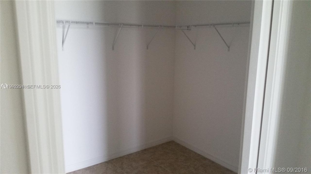 Activo con contrato: $3,450 (3 camas, 2 baños, 1894 Pies cuadrados)