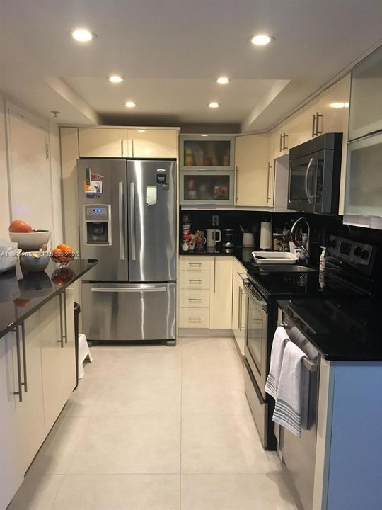 For Sale: $695,000 (2 beds, 2 baths, 1100 Square Feet)