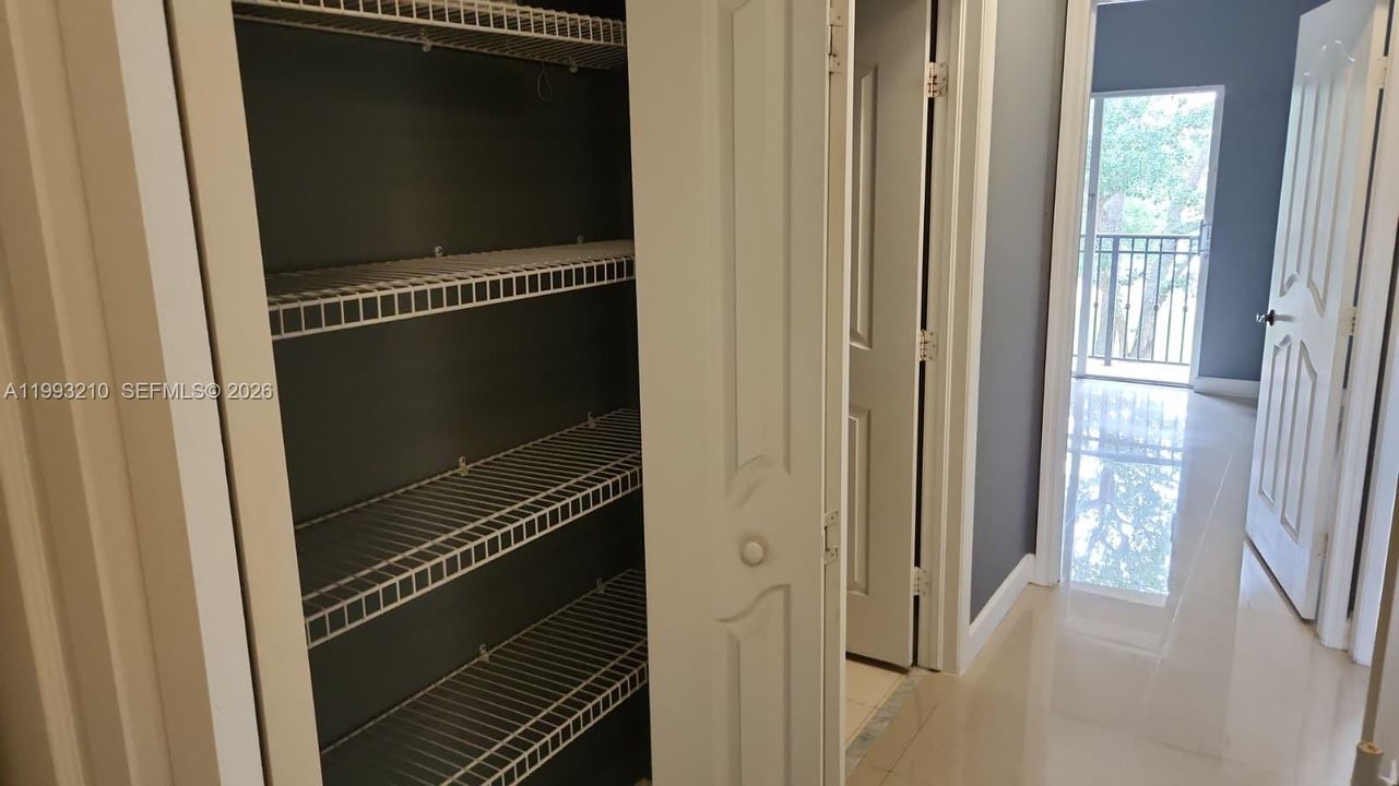 Под контрактом: $399,000 (3 спален, 2 ванн, 1559 Квадратных фут)