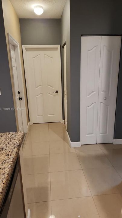 Под контрактом: $399,000 (3 спален, 2 ванн, 1559 Квадратных фут)