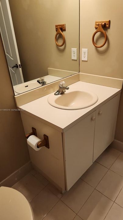 Под контрактом: $399,000 (3 спален, 2 ванн, 1559 Квадратных фут)
