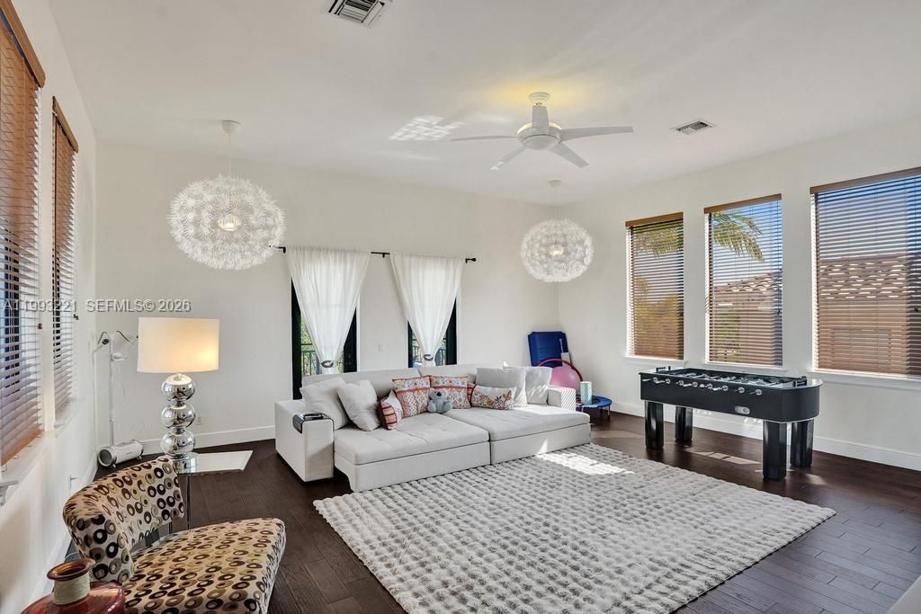 En Venta: $2,550,000 (5 camas, 4 baños, 4688 Pies cuadrados)