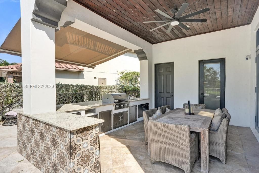 En Venta: $2,550,000 (5 camas, 4 baños, 4688 Pies cuadrados)