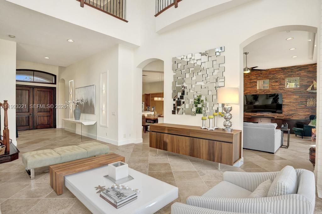 En Venta: $2,550,000 (5 camas, 4 baños, 4688 Pies cuadrados)