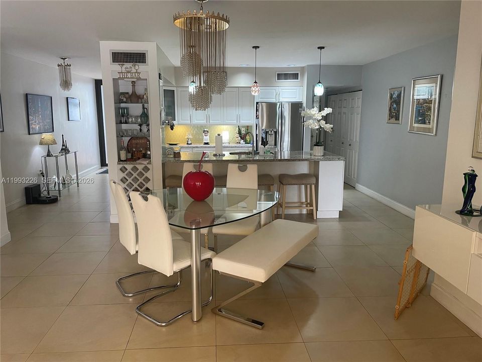 For Sale: $549,000 (2 beds, 2 baths, 1275 Square Feet)