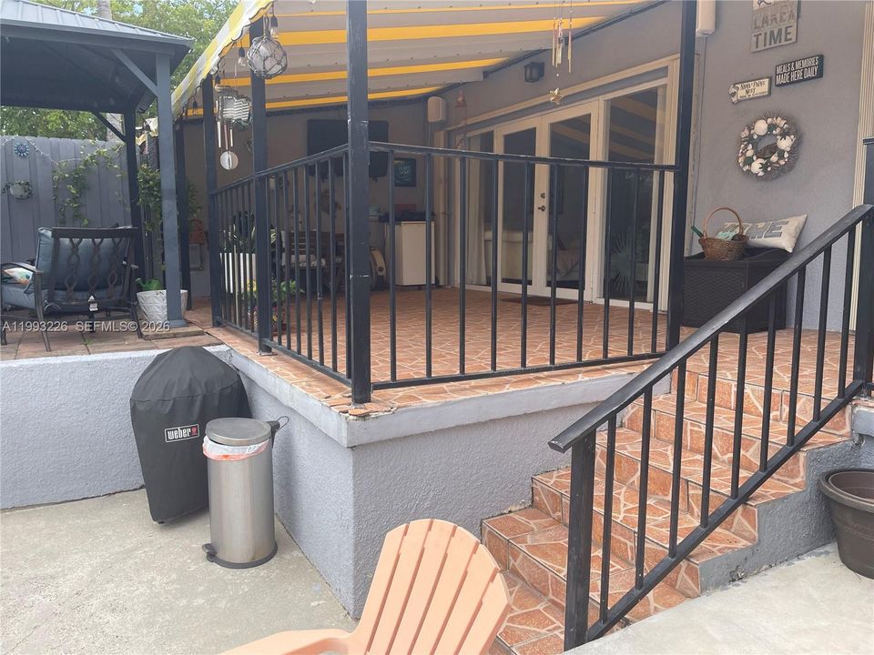 For Sale: $549,000 (2 beds, 2 baths, 1275 Square Feet)