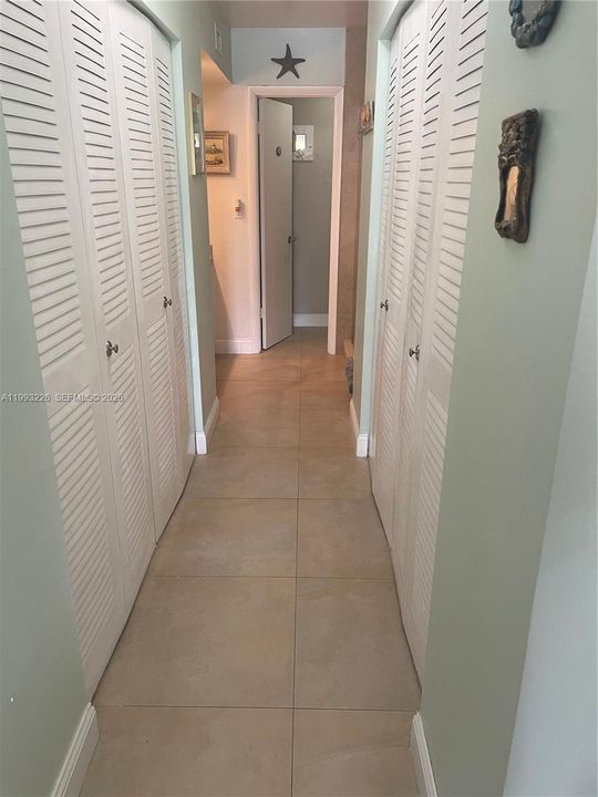 For Sale: $549,000 (2 beds, 2 baths, 1275 Square Feet)