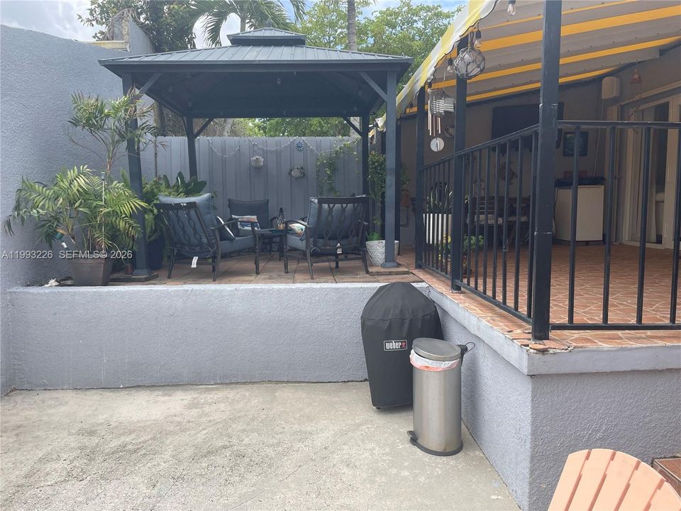 For Sale: $549,000 (2 beds, 2 baths, 1275 Square Feet)