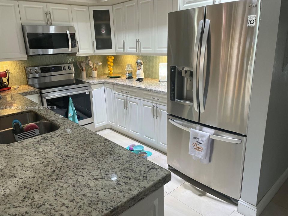 For Sale: $549,000 (2 beds, 2 baths, 1275 Square Feet)