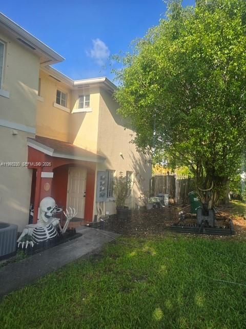 Active With Contract: $309,876 (3 beds, 3 baths, 1280 Square Feet)