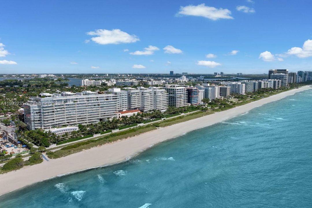 Недавно продано: $14,995,000 (2 спален, 2 ванн, 3424 Квадратных фут)