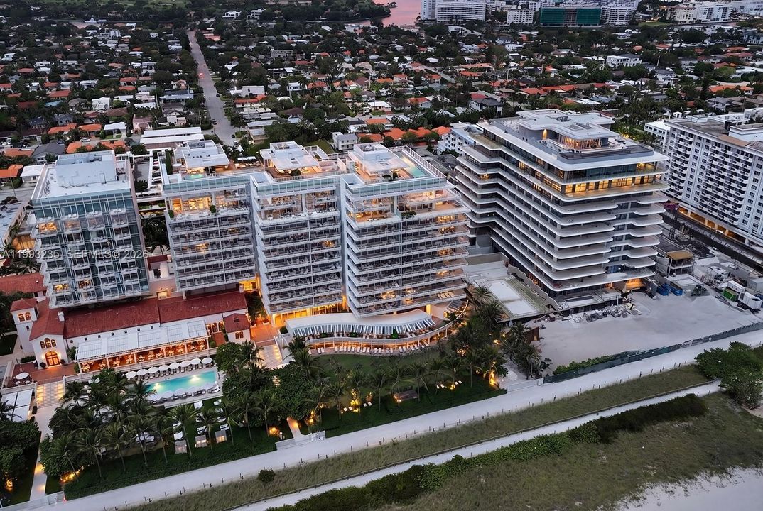 Недавно продано: $14,995,000 (2 спален, 2 ванн, 3424 Квадратных фут)