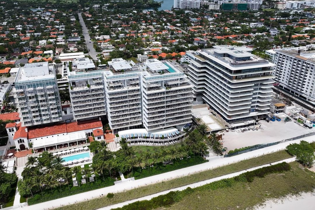 Недавно продано: $14,995,000 (2 спален, 2 ванн, 3424 Квадратных фут)