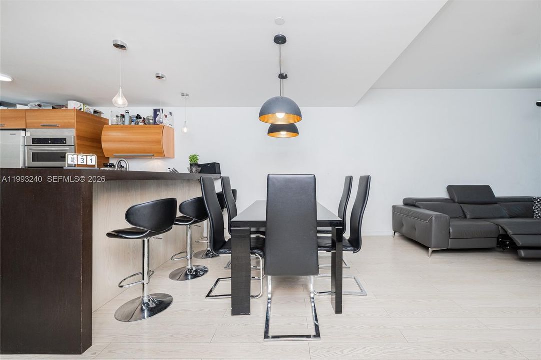 For Sale: $751,900 (2 beds, 3 baths, 1792 Square Feet)