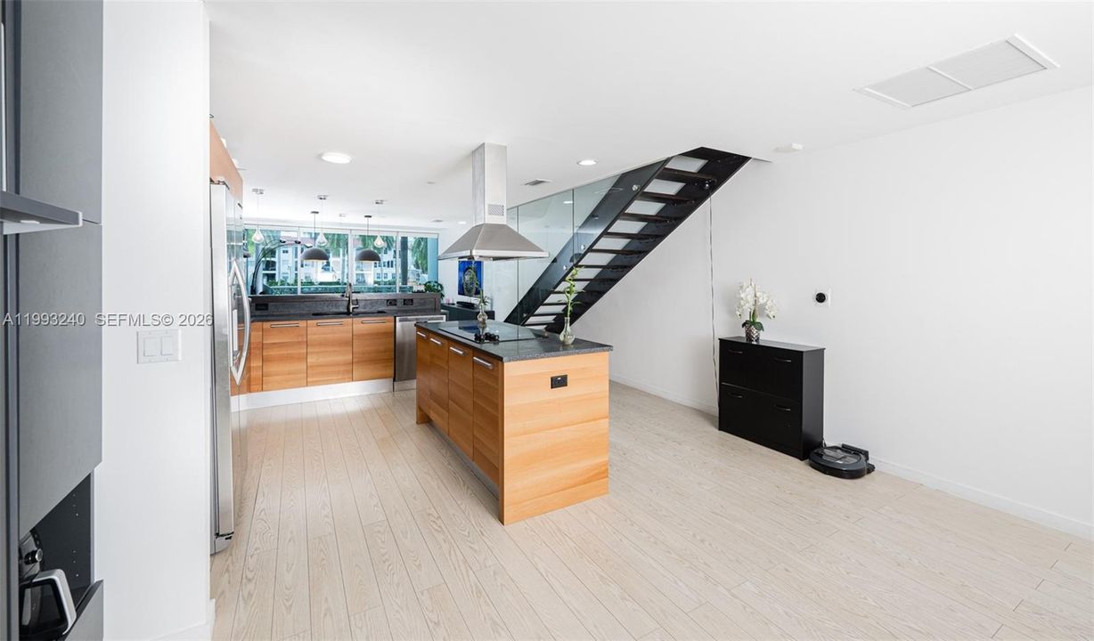 For Sale: $751,900 (2 beds, 3 baths, 1792 Square Feet)