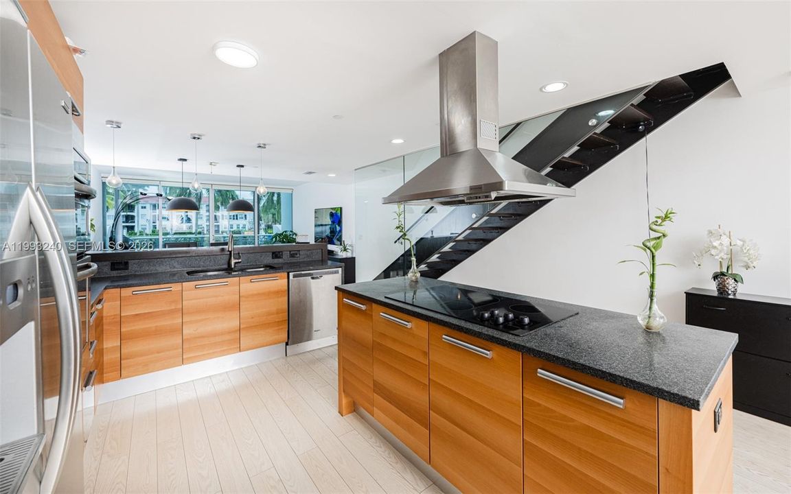 For Sale: $751,900 (2 beds, 3 baths, 1792 Square Feet)