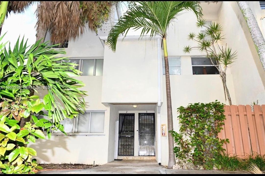 На продажу: $330,000 (2 спален, 1 ванн, 963 Квадратных фут)