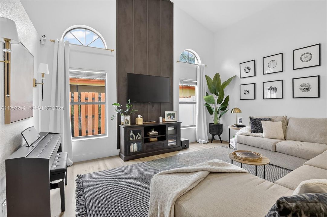 Activo con contrato: $799,000 (4 camas, 2 baños, 2367 Pies cuadrados)