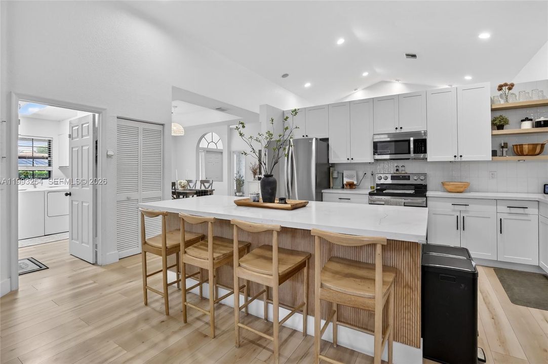 Activo con contrato: $799,000 (4 camas, 2 baños, 2367 Pies cuadrados)