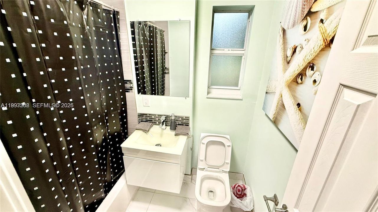 En Venta: $1,300,000 (4 camas, 3 baños, 2574 Pies cuadrados)