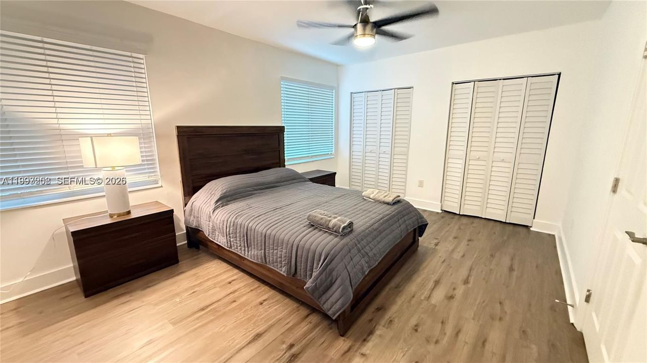 En Venta: $1,300,000 (4 camas, 3 baños, 2574 Pies cuadrados)