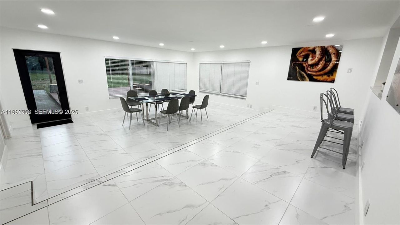 En Venta: $1,300,000 (4 camas, 3 baños, 2574 Pies cuadrados)