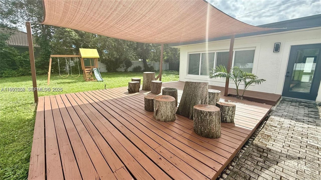 En Venta: $1,300,000 (4 camas, 3 baños, 2574 Pies cuadrados)
