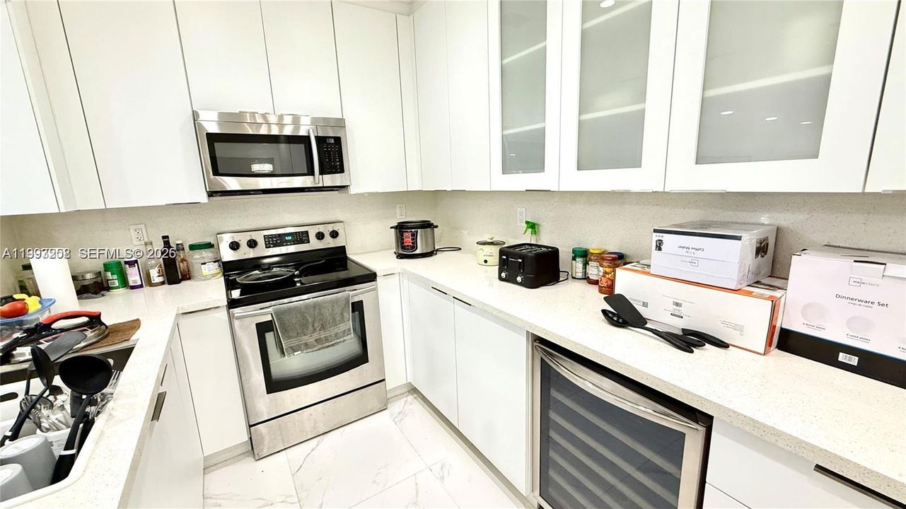 En Venta: $1,300,000 (4 camas, 3 baños, 2574 Pies cuadrados)