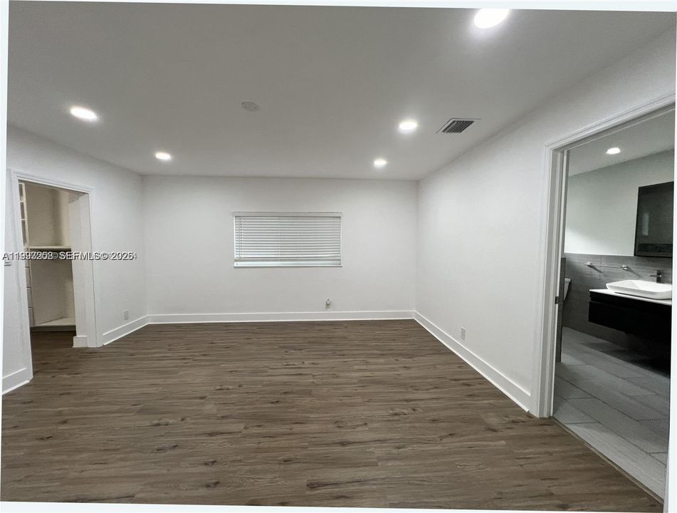 En Venta: $1,300,000 (4 camas, 3 baños, 2574 Pies cuadrados)