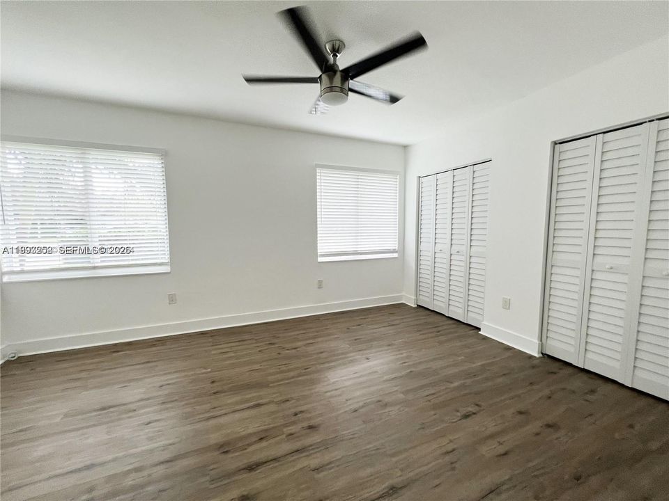 En Venta: $1,300,000 (4 camas, 3 baños, 2574 Pies cuadrados)