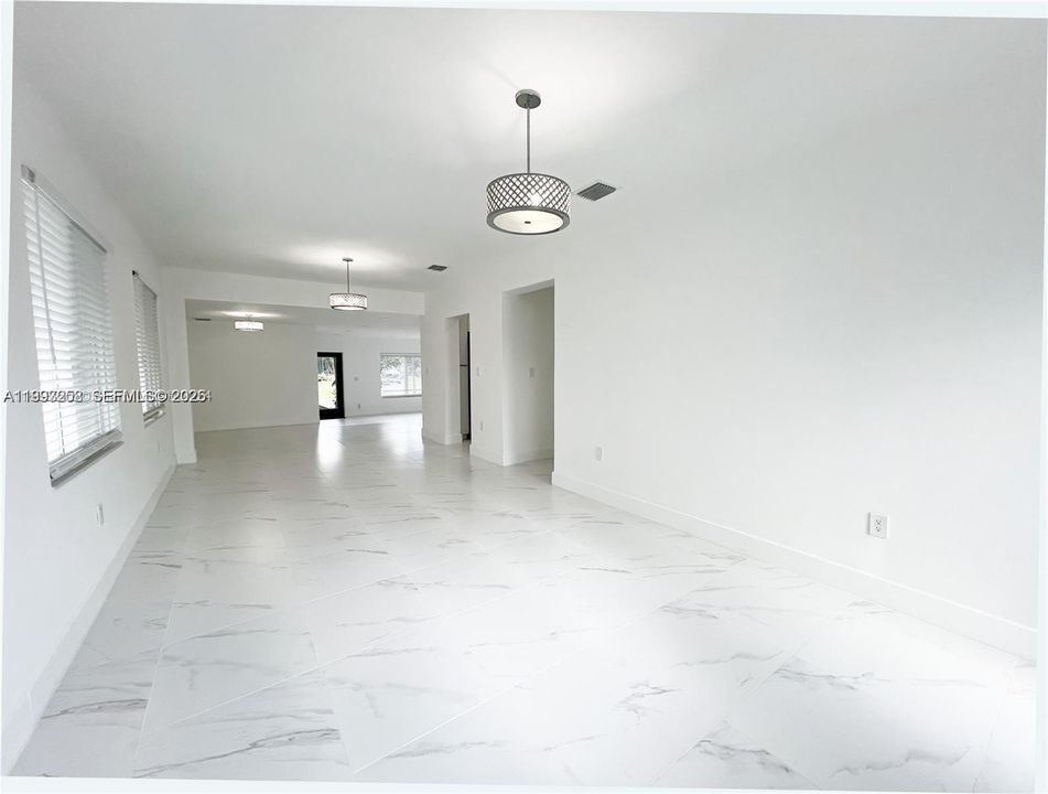 En Venta: $1,300,000 (4 camas, 3 baños, 2574 Pies cuadrados)