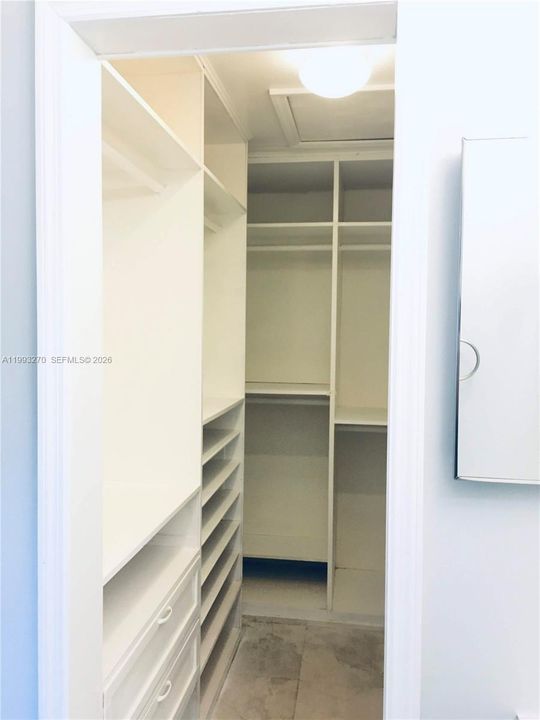 合同活跃: $4,850 (4 贝兹, 2 浴室, 1666 平方英尺)