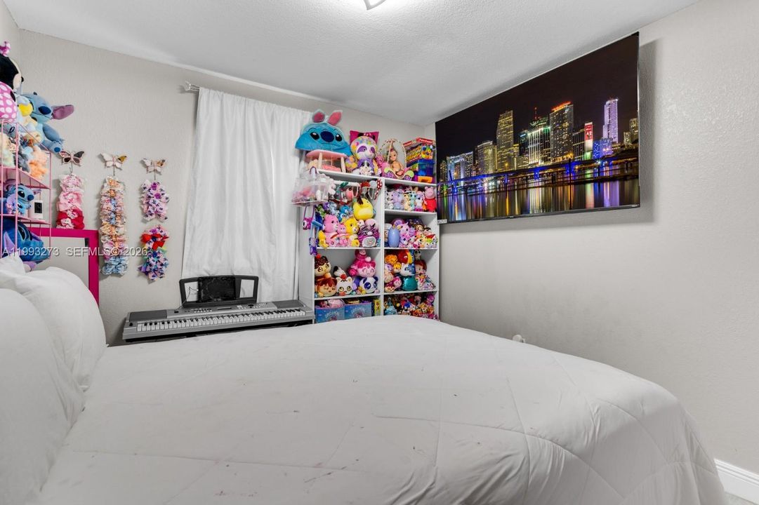 Activo con contrato: $469,999 (3 camas, 1 baños, 1100 Pies cuadrados)