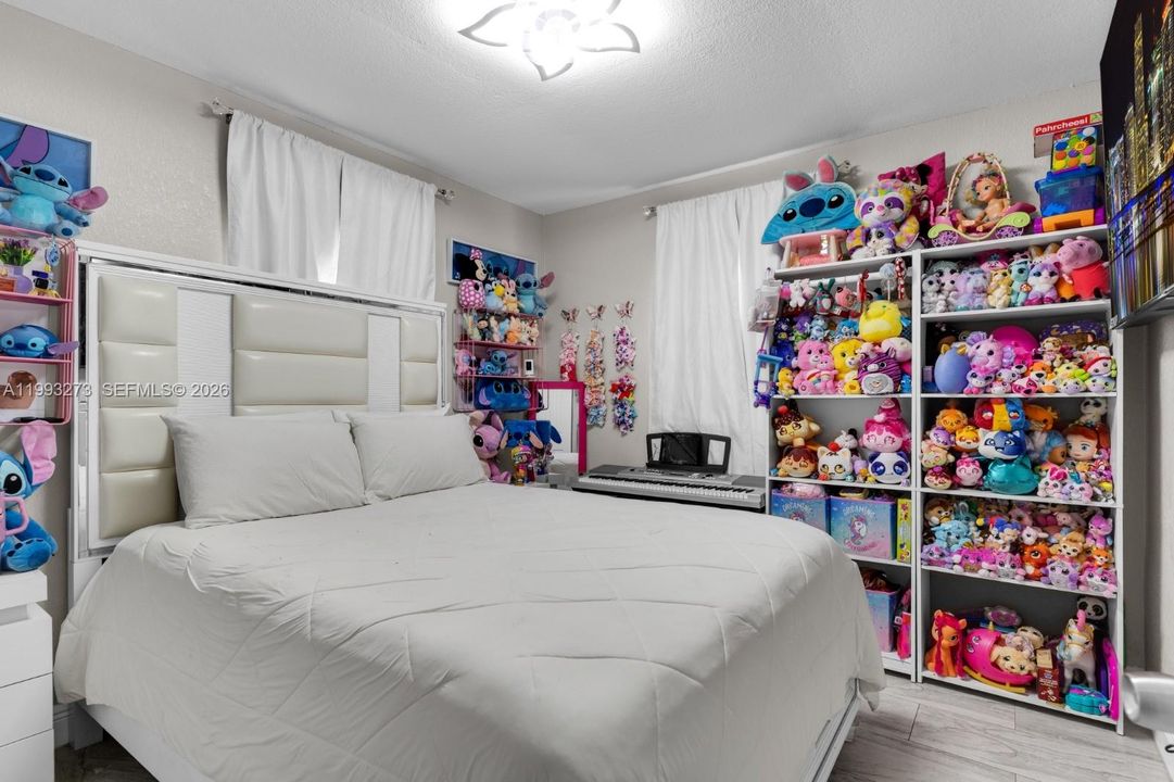 Activo con contrato: $469,999 (3 camas, 1 baños, 1100 Pies cuadrados)