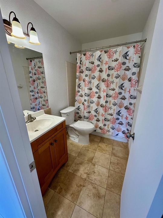 Bath/tub/shower