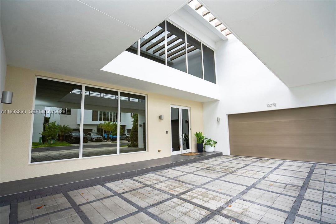 For Sale: $2,100,000 (6 beds, 7 baths, 4874 Square Feet)
