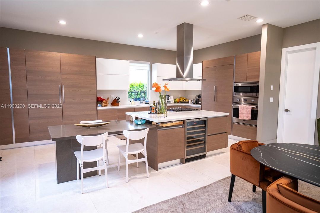 For Sale: $2,100,000 (6 beds, 7 baths, 4874 Square Feet)