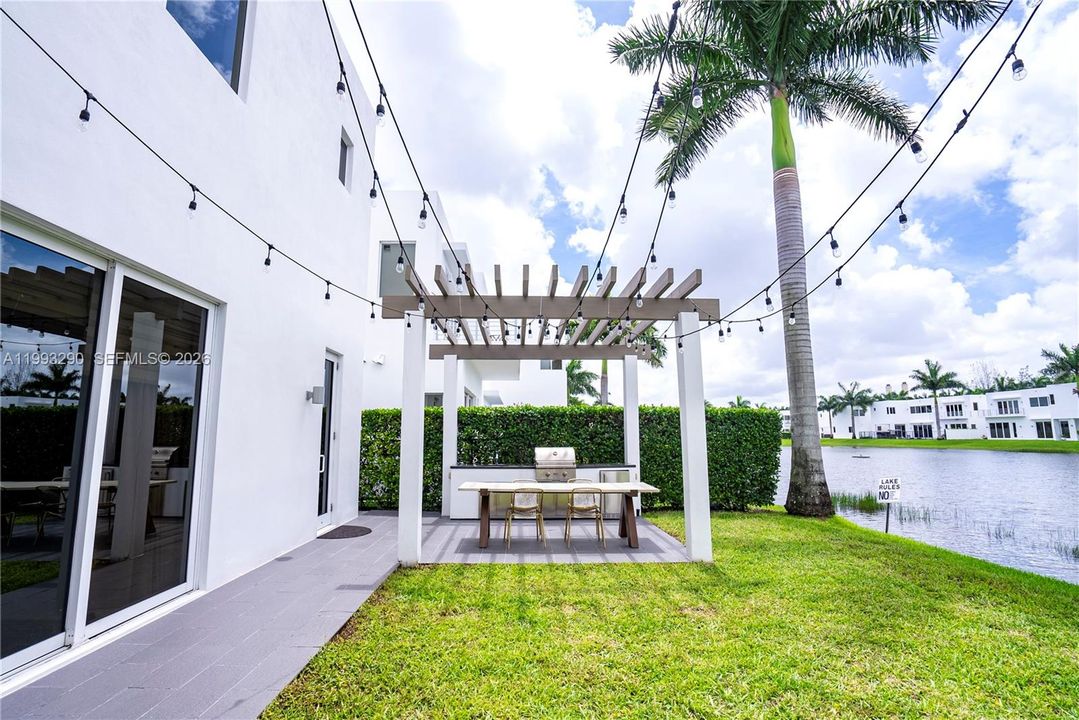 For Sale: $2,100,000 (6 beds, 7 baths, 4874 Square Feet)