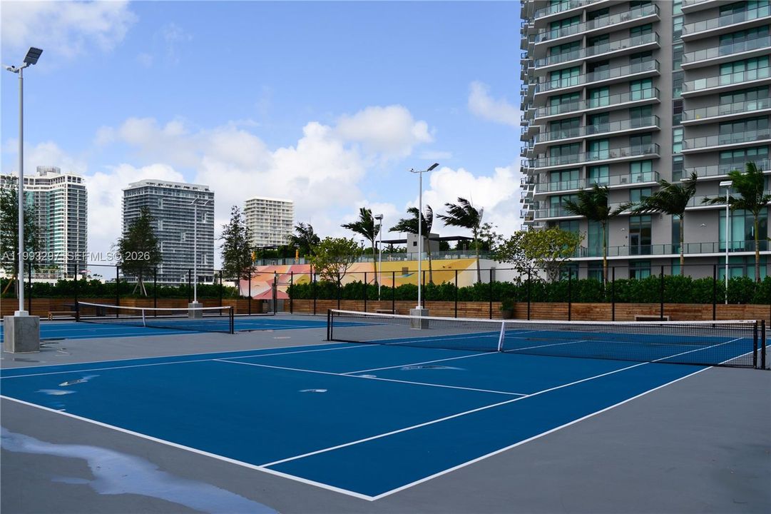En Venta: $895,000 (2 camas, 3 baños, 1193 Pies cuadrados)