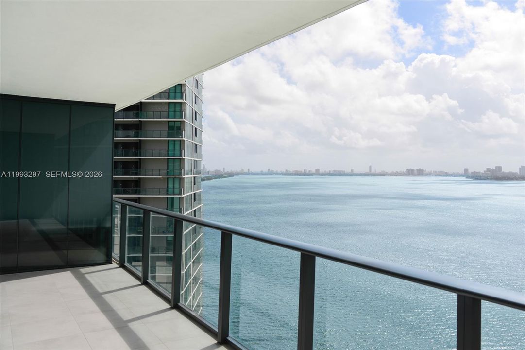 En Venta: $895,000 (2 camas, 3 baños, 1193 Pies cuadrados)
